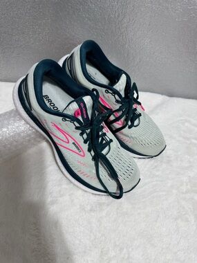 Brooks Women’s Running Shoes - Light Gray with Pink and Black Details